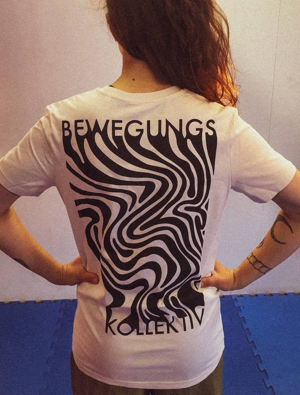 Clara trägt das Shirt